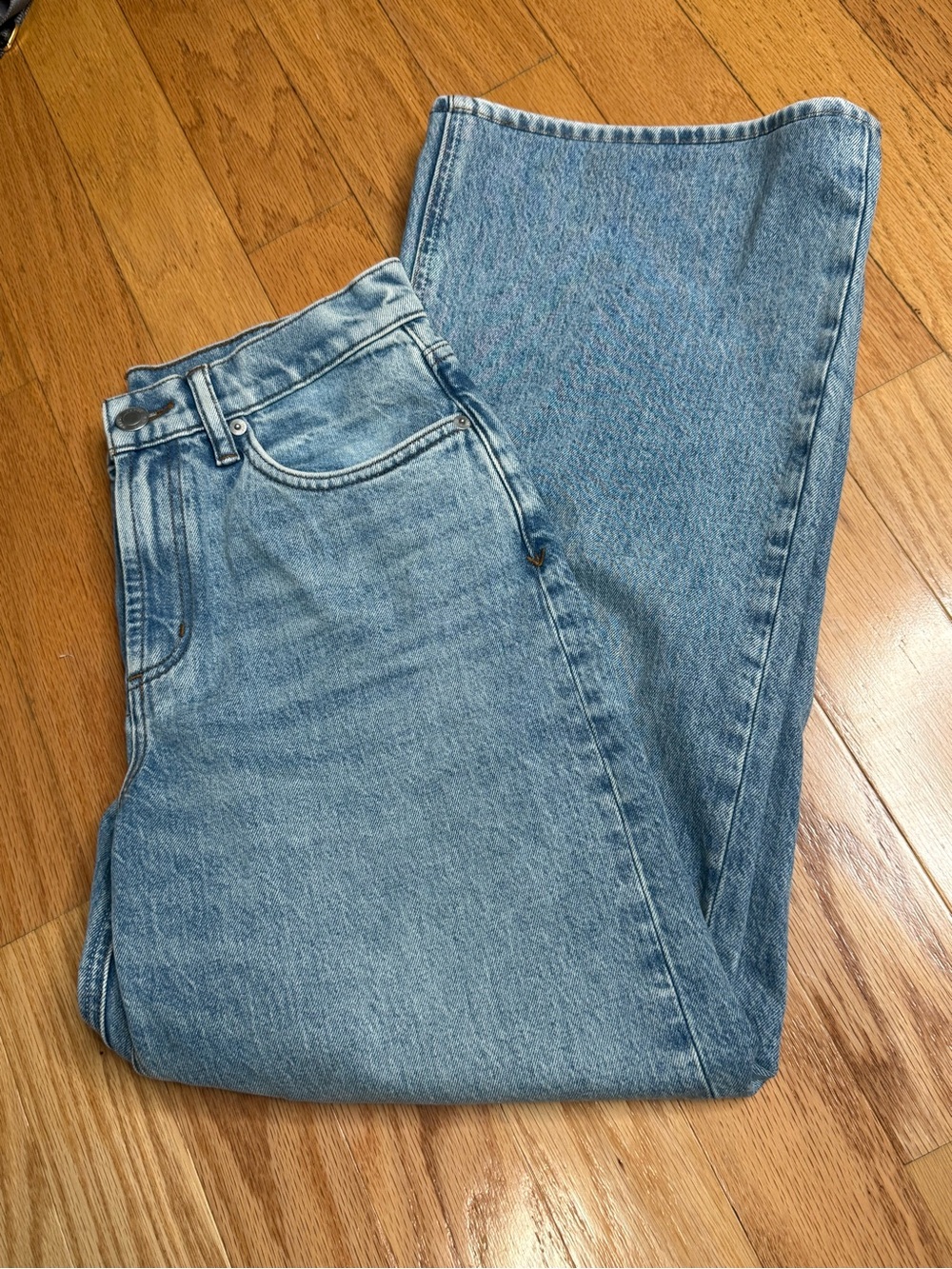 Vuori Vintage Wideleg Jean, Light Wash Indigo Denim, size 26 - Picture 3 of 7